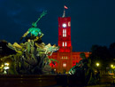 Rotes Rathaus mit Neptun Brunnen   Festival of lights 2005